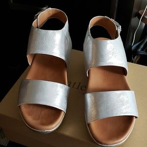 Silver and Gold Kenneth Cole wedge ankle sandals  size 8.5